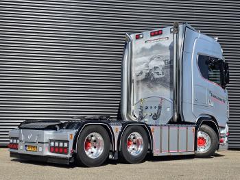 R590 V8 6X4 / 2 TANKS / NL TRUCK! 80T